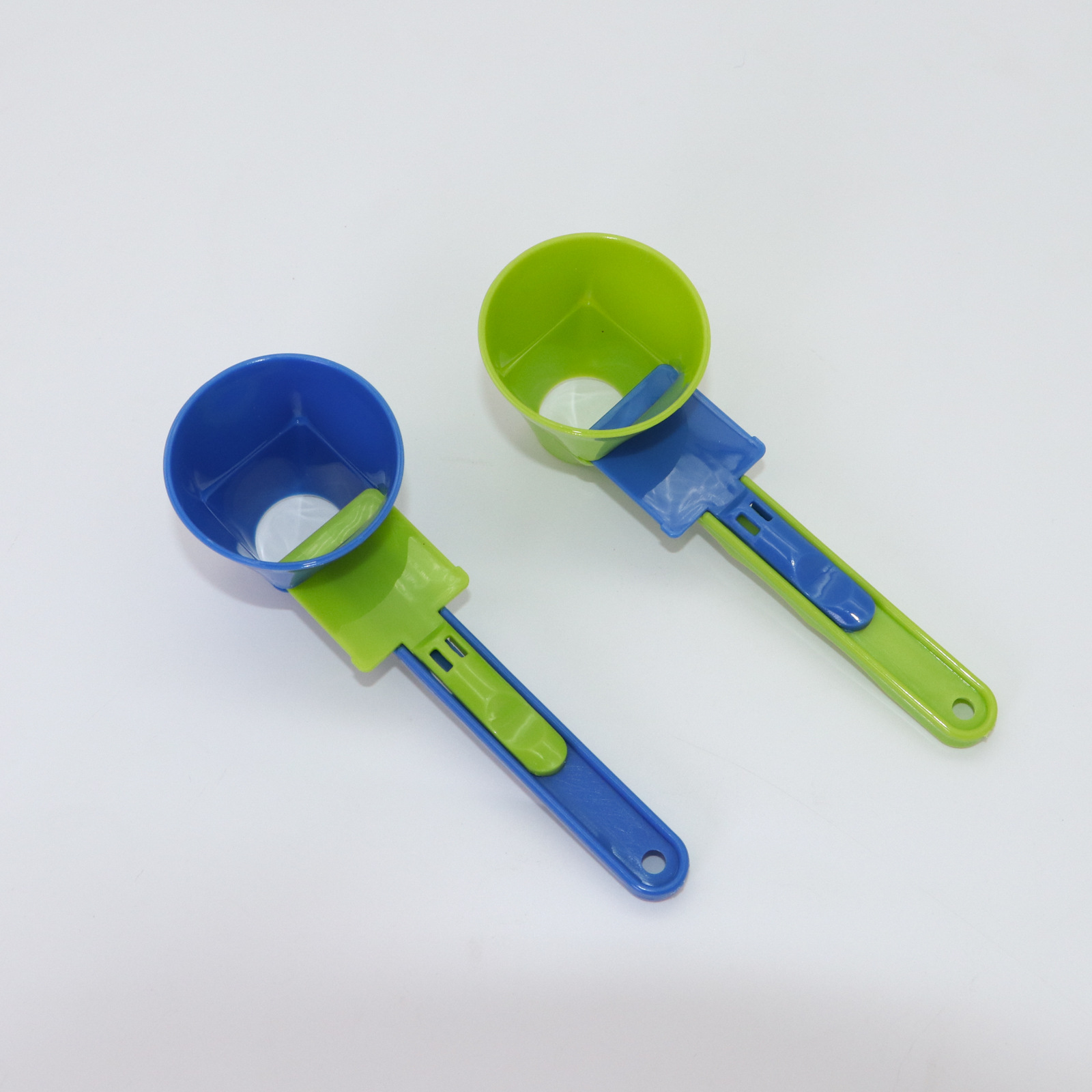Whey Protein Isolate - No Spill Measuring Spoon Funnel Preparation